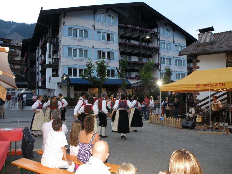 Alpen Hotel Corona Vigo di Fassa Exterior photo
